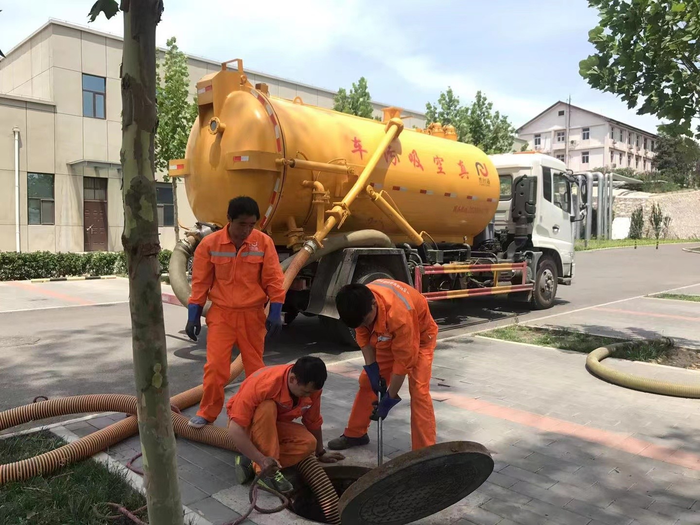 瑞昌化粪池清理与5-8吨吸粪车施工效率分析